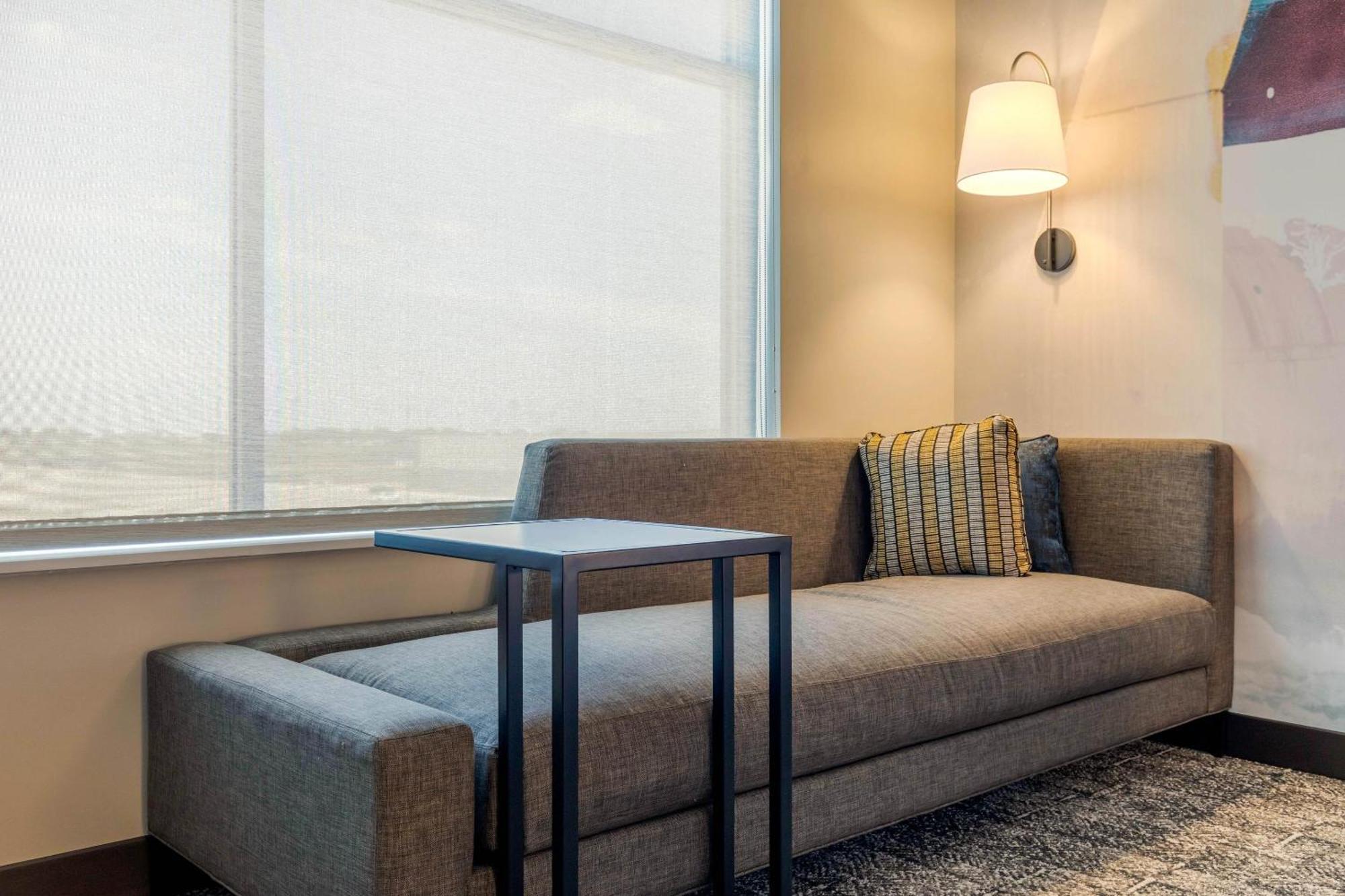 Cambria Hotel Davenport Quad Cities Бетендорф Екстериор снимка